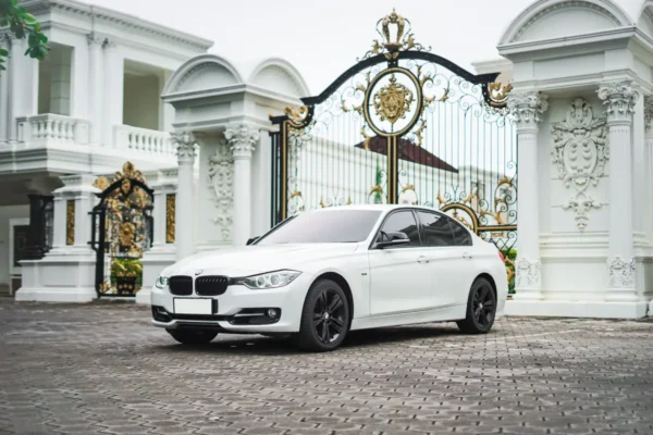 BMW 320i White Erlangga