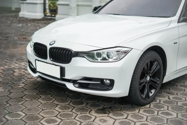 BMW 320i White Erlangga