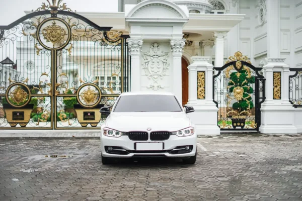 BMW 320i White Erlangga