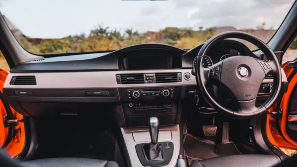 BMW 320i Orange