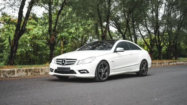 Mercedes Benz E250 Coupe white