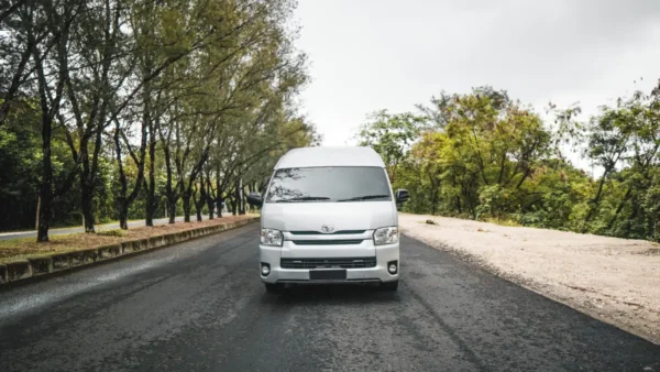 Toyota Hi Ace Commuter Luxury