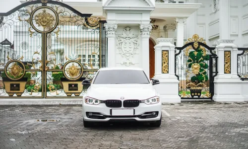 BMW 320i White Erlangga