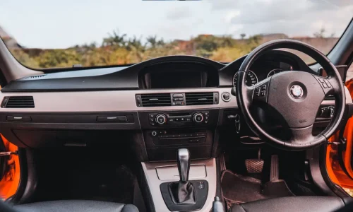 BMW 320i Orange