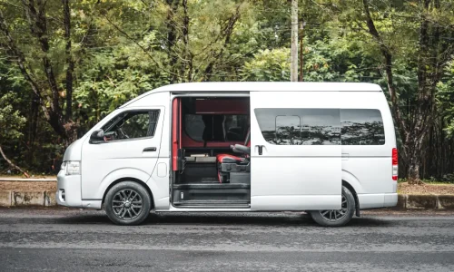 Toyota Hi Ace Commuter Luxury