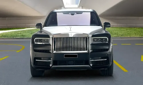 black Rolls Royce Cullinan 1