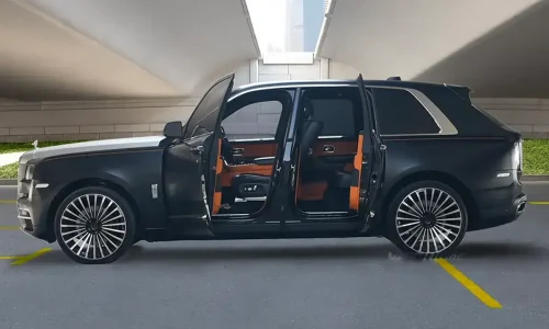 black Rolls Royce Cullinan 2