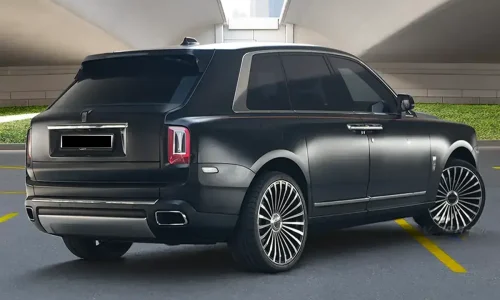 black Rolls Royce Cullinan 3